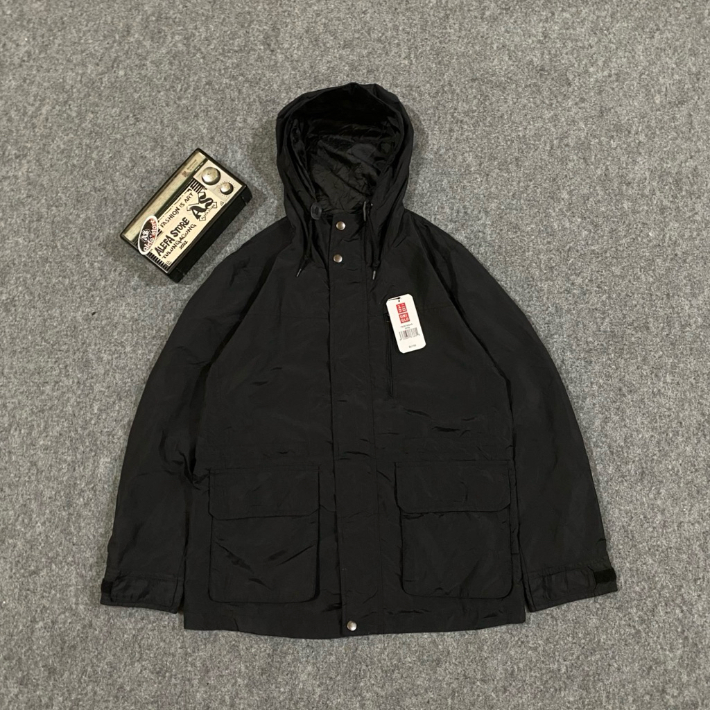 Jaket outdoor UNIQLO semi parka (size L) waterproof