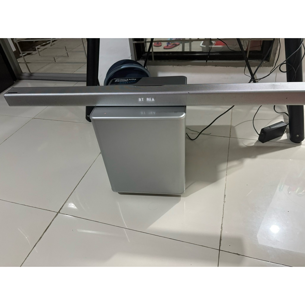 SAMSUNG SOUNDBAR LIKE NEW