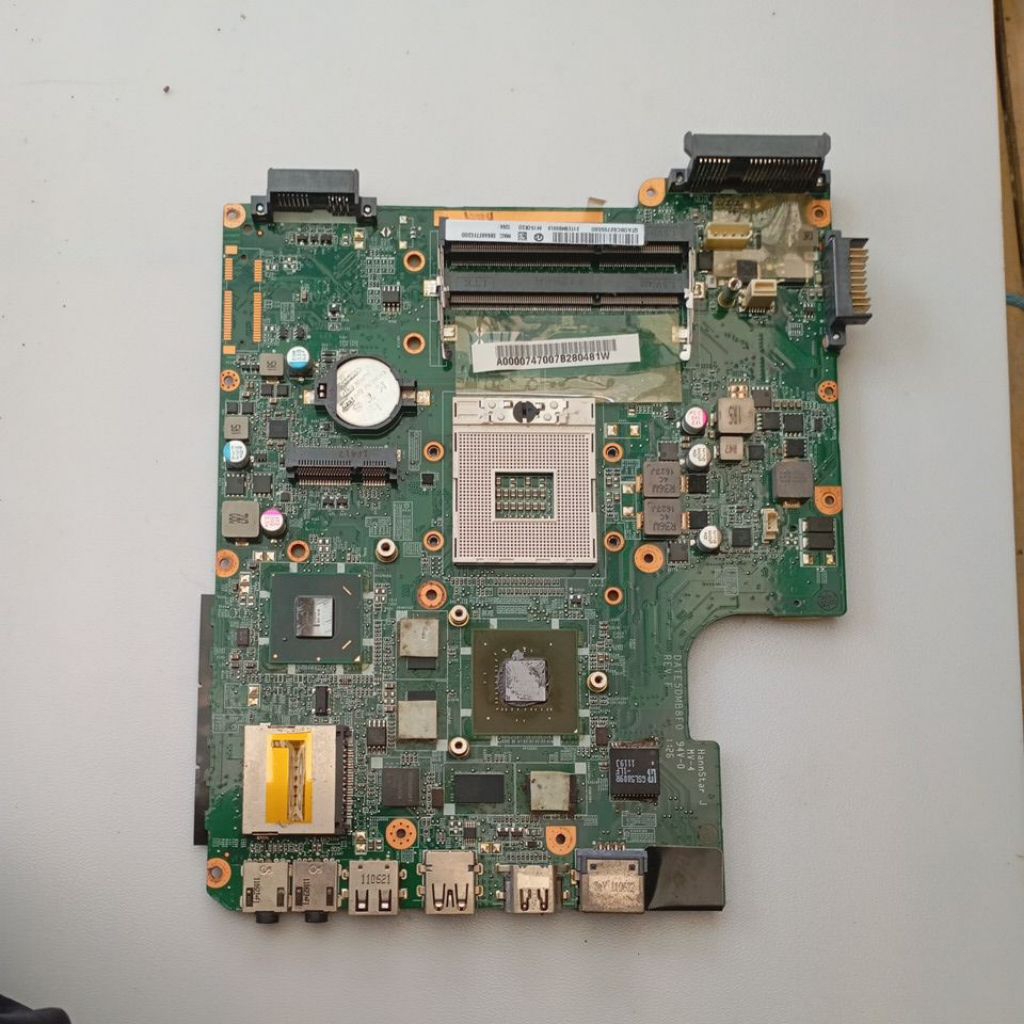 Motherboard laptop Toshiba Satelite L745 Rusak