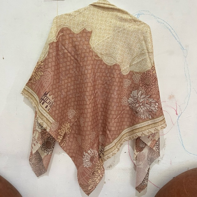 [preloved] wearing klamby scarf