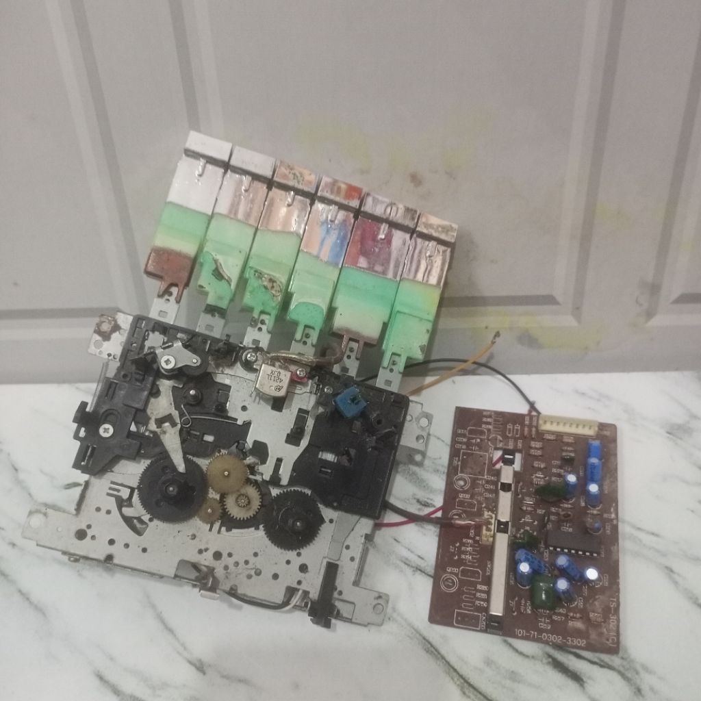 Mekanik kaset pita dan pre-amp Cabutan compo Sanyo bekas
