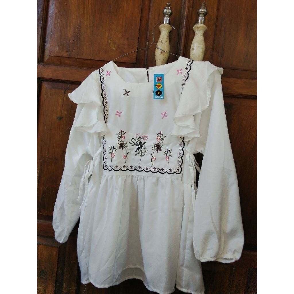 pl blouse putih