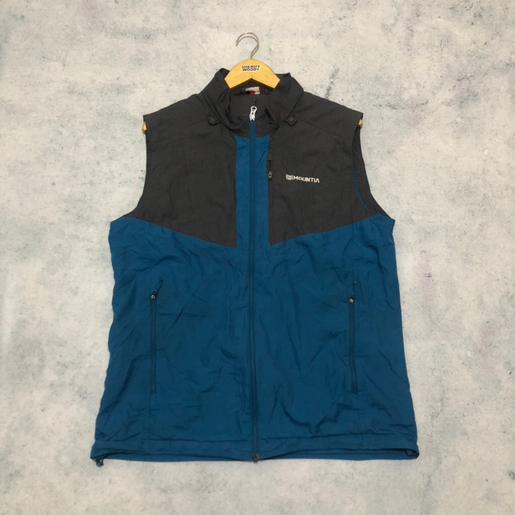 outdoor vest Mountia preloved not arcteryx