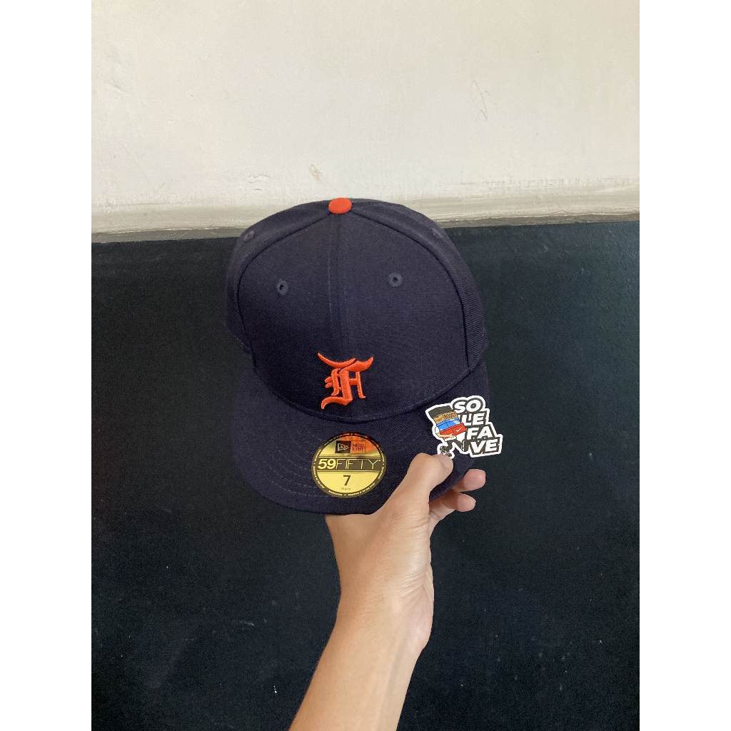 TOPI NEW ERA 5950 PRO MODEL X FEAR OF GOD ESSENTIALS (FOG) X MLB DETROIT TIGERS Navy Orange ORIGINAL
