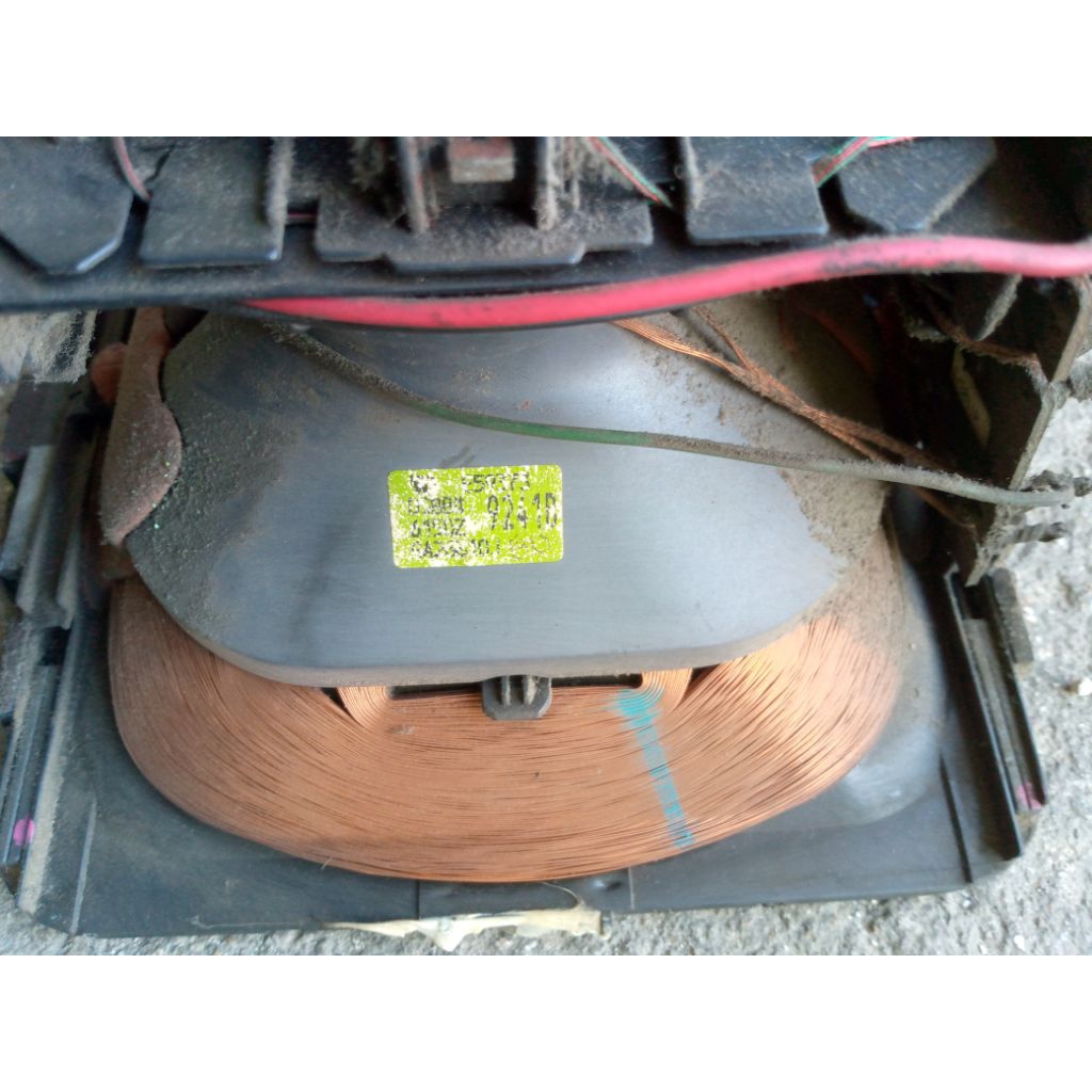 Yoke, konde TV tabung slim 29inc merk LG, normal.