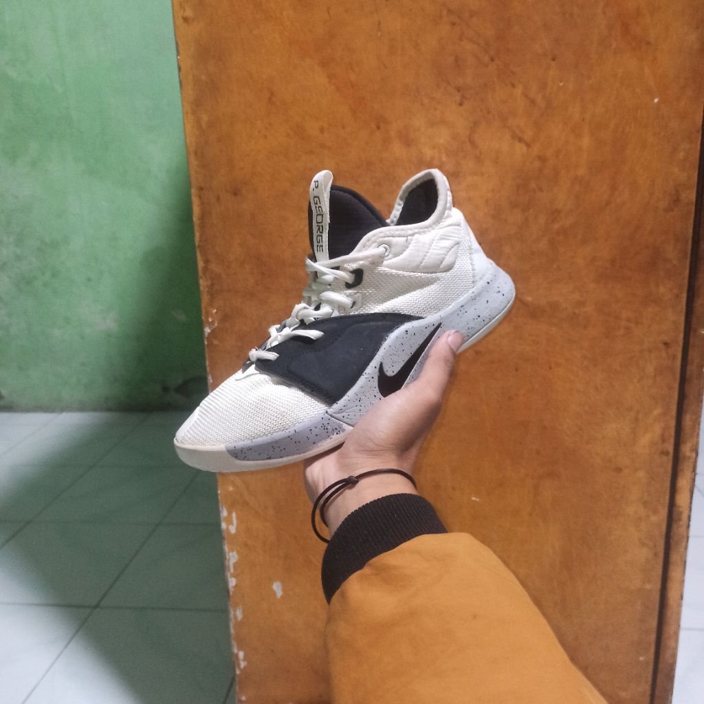 sepatu basket second PG 3 size 41