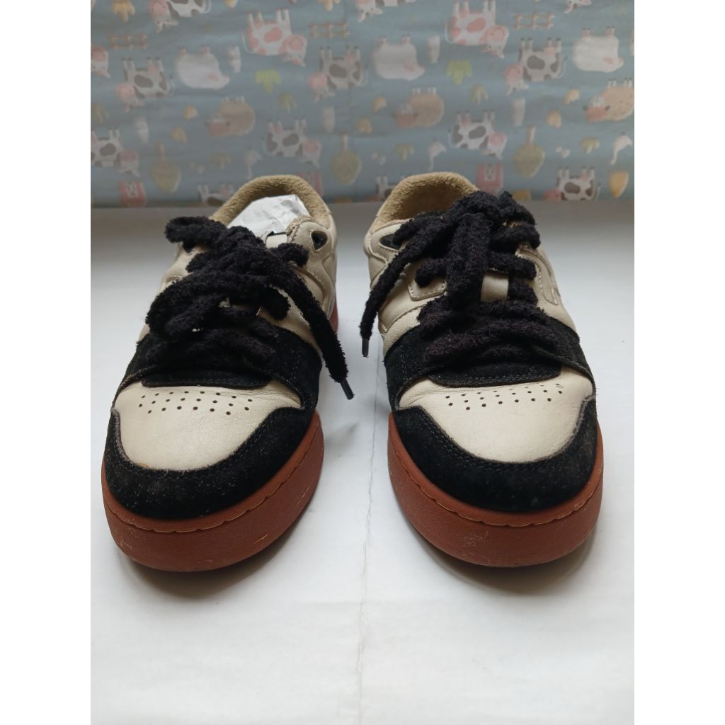 sepatu sneakers fendi