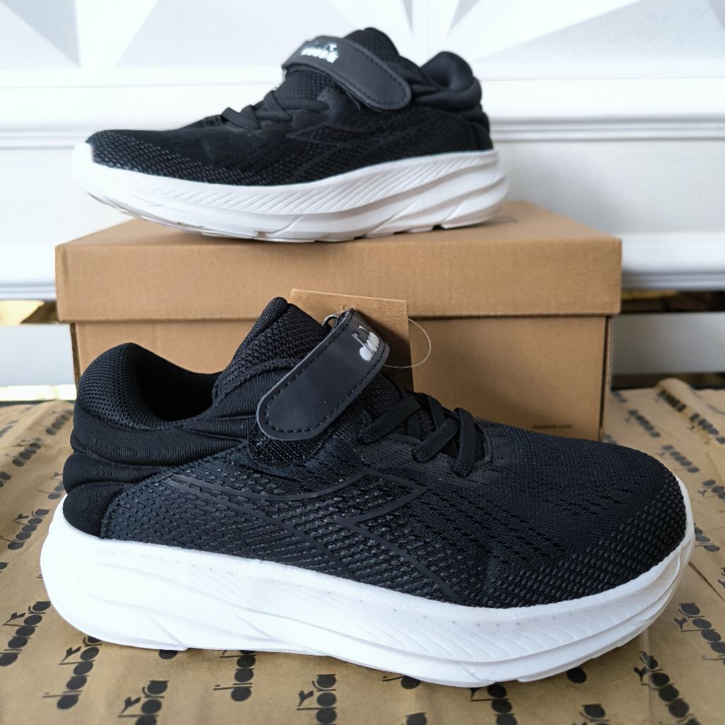 Sepatu Anak DIADORA MALTON JR RUNNING SHOES- FULL BLACK Diskon 70%
