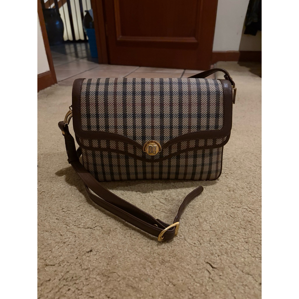 Nett—Preloved Sling bag DAKS- Original