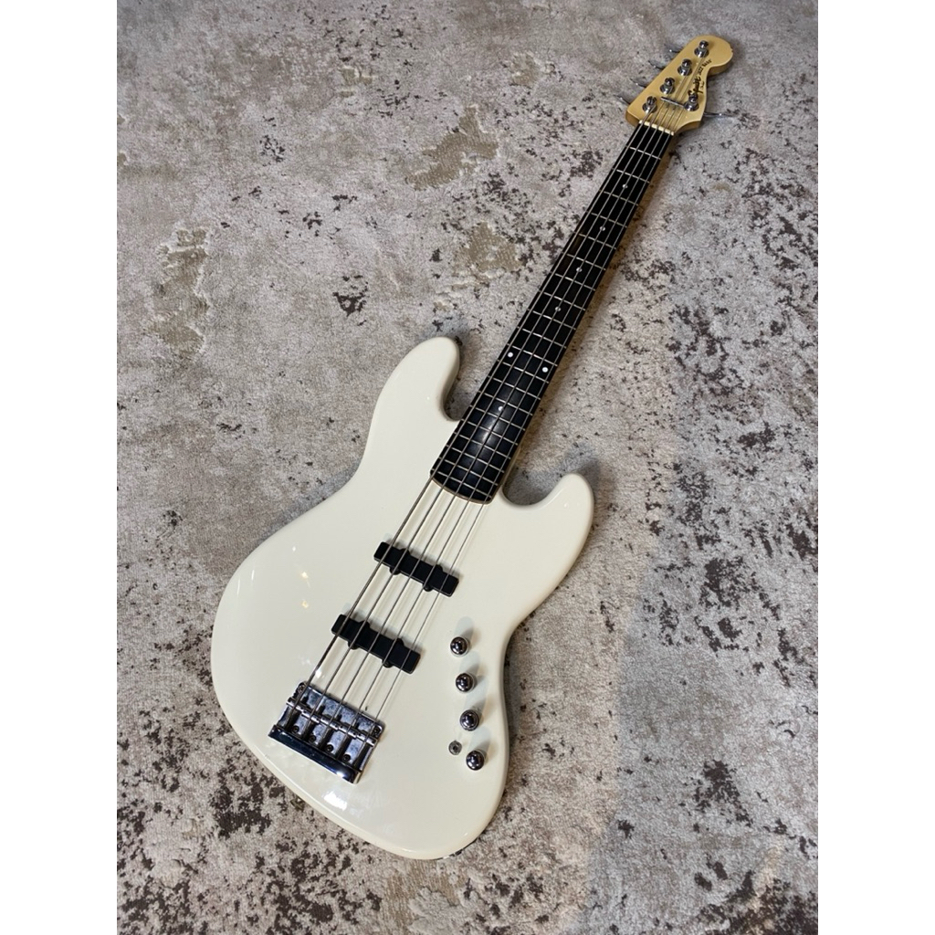 Squier Jazz Bass Deluxe V Active