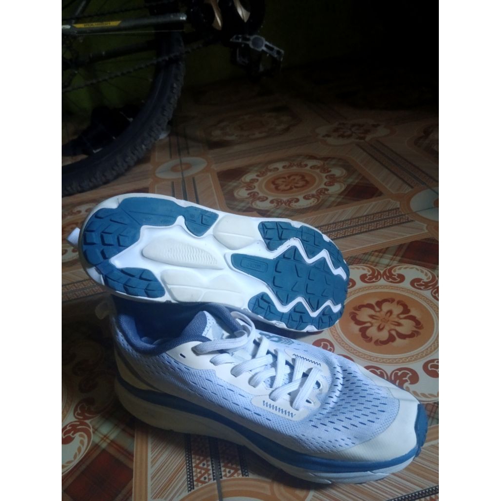 Sepatu Running Lecaf