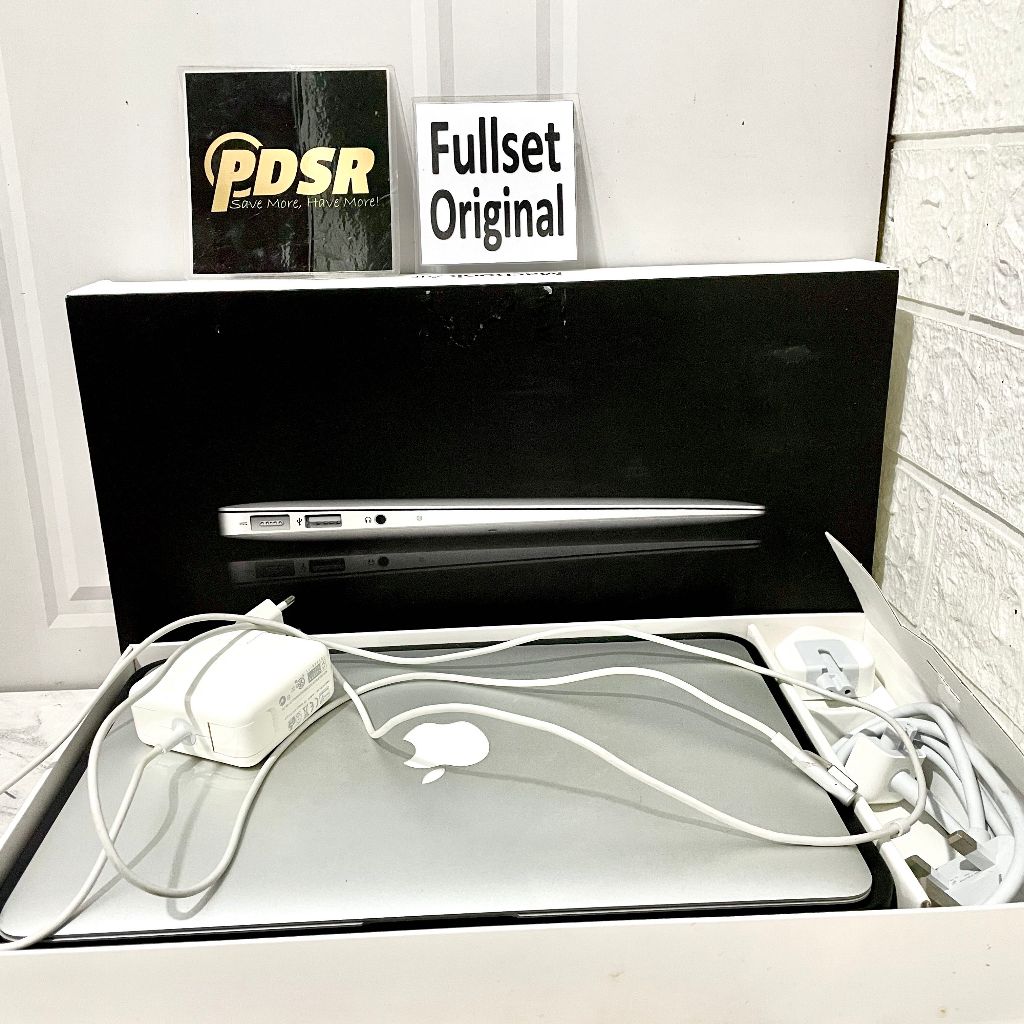 MACBOOK AIR 11 INCH 2011 SILVER CORE i5 64gb FULLSET ORIGINAL