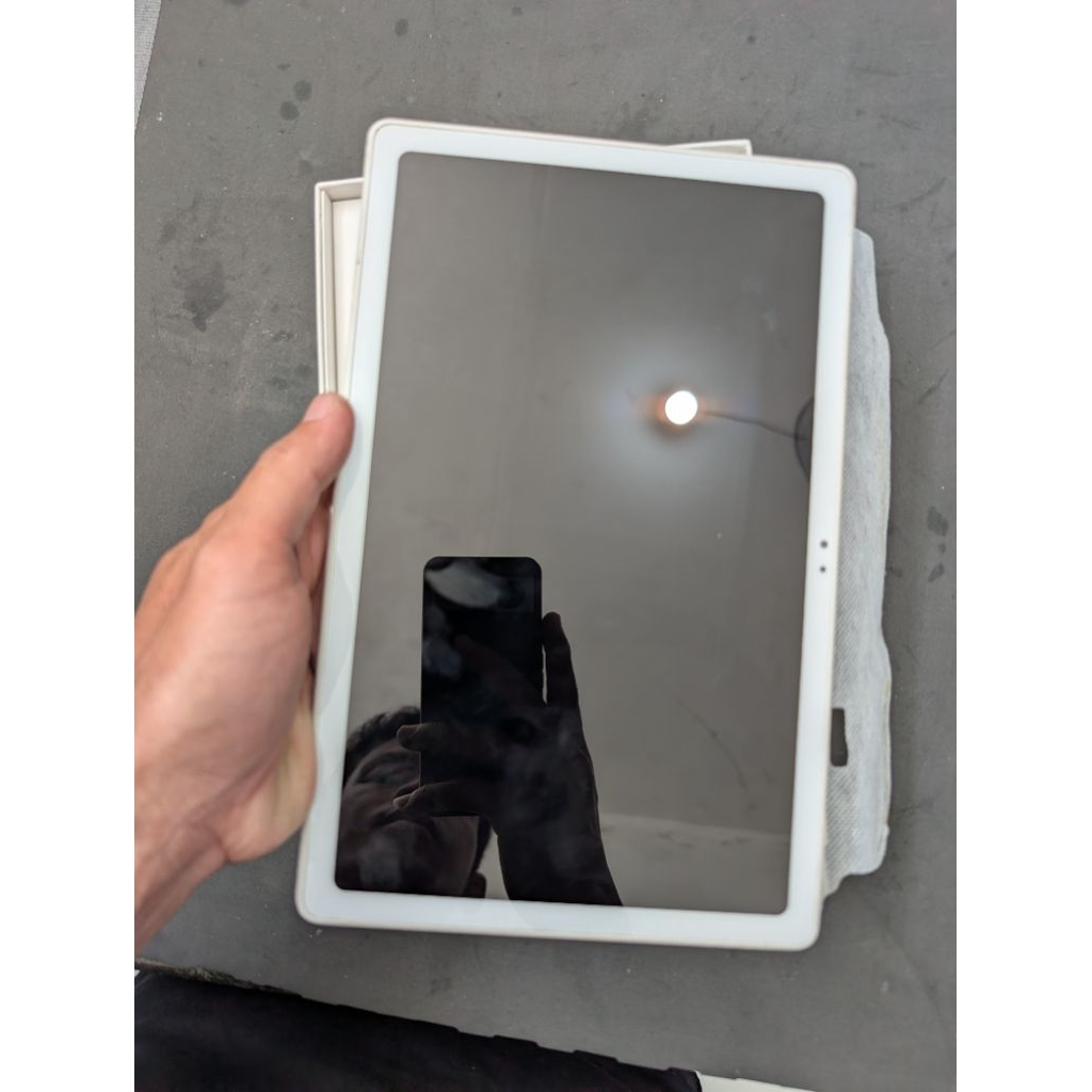 samsung tab A7 10.4” silver 2/32Gb minus slot kartu SIM tidak bisa keluar