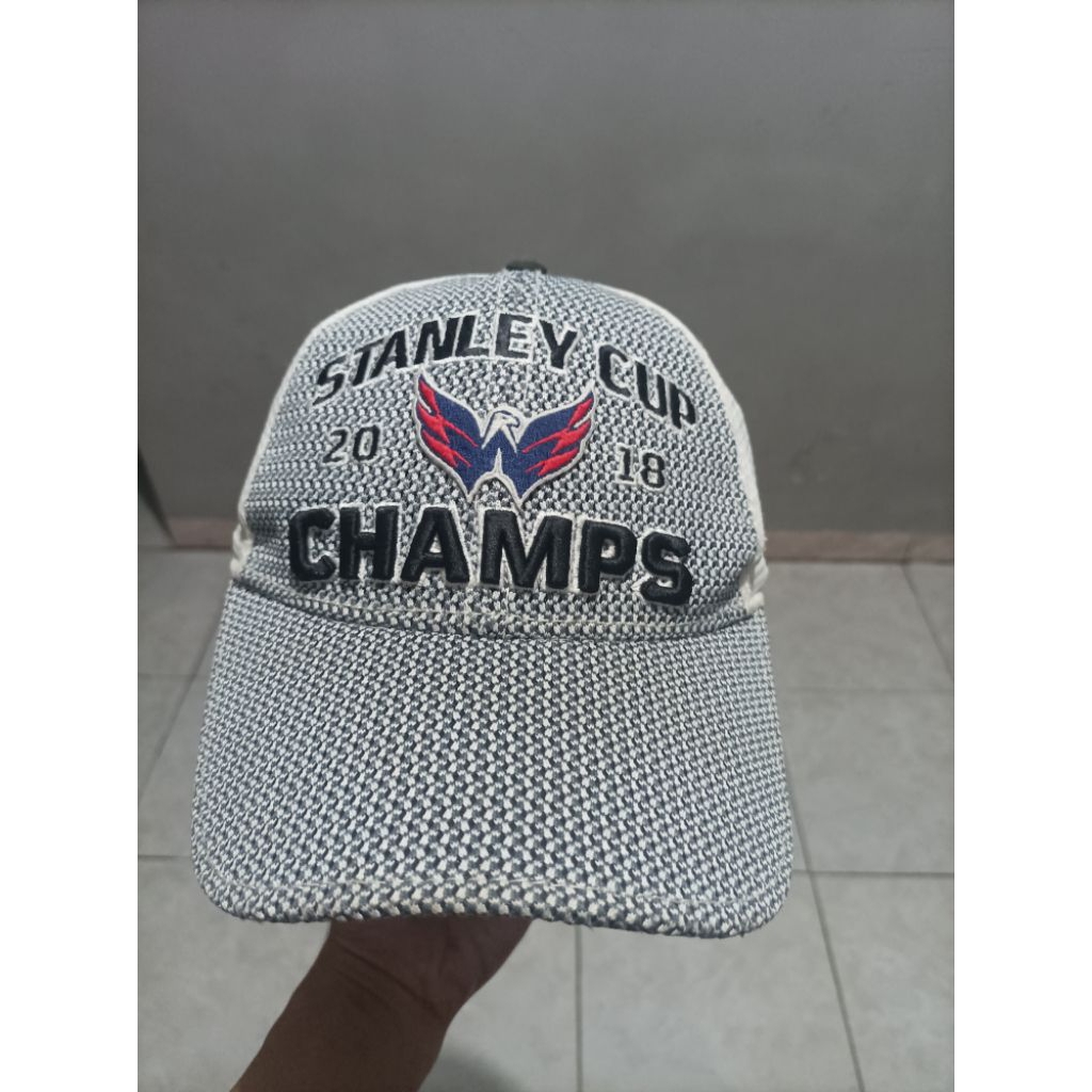 topi champion NHL jaring