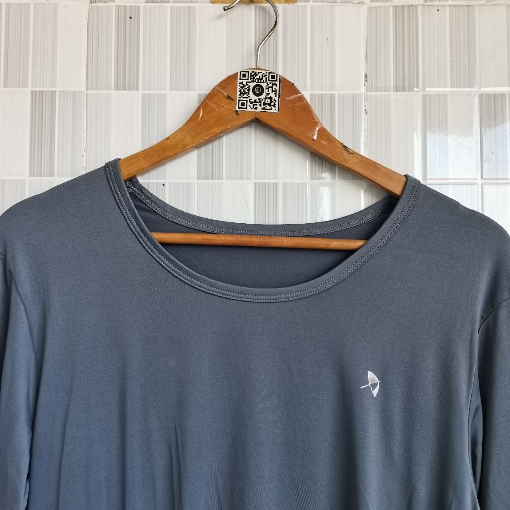 1460. KAOS ARNOLD PALMER LENGAN PANJANG  WARNA ABU ABU SIZE L  PRELOVED