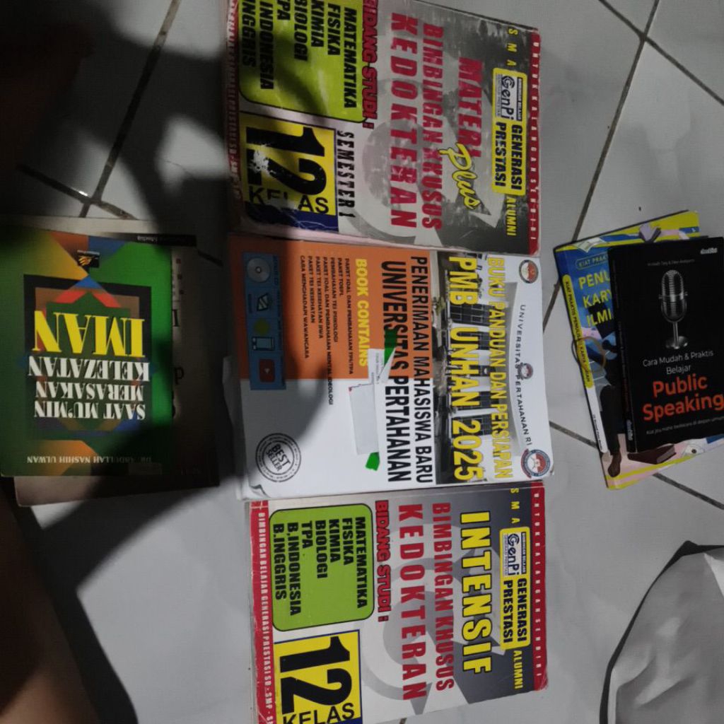 buku bekas MURAHH 3 buku persiapan masuk PMB UNHAN 2025 dan 2 buku bimbel kedokteran