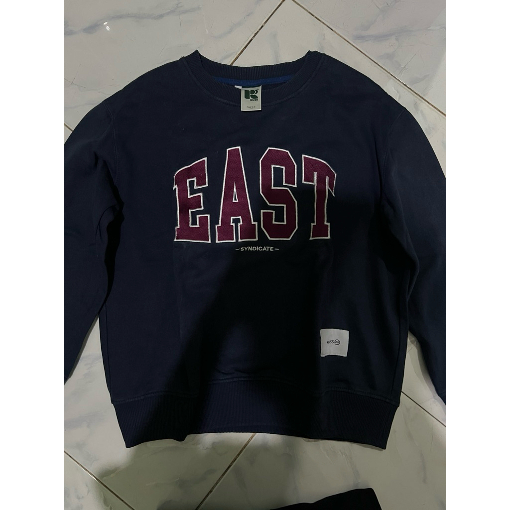 Sweater Crewneck pria & wanita Russ & Co Preloved