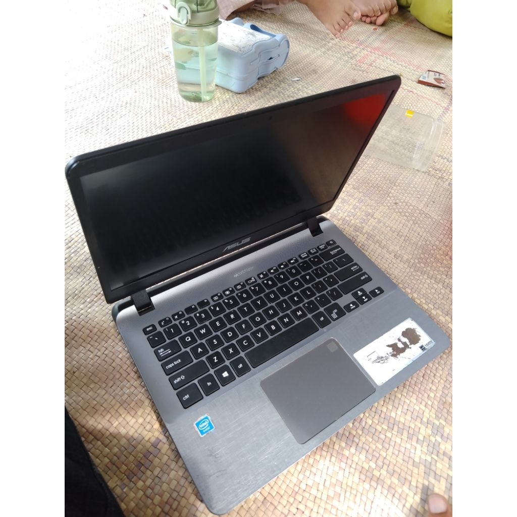 Laptop Asus A407M Bekas