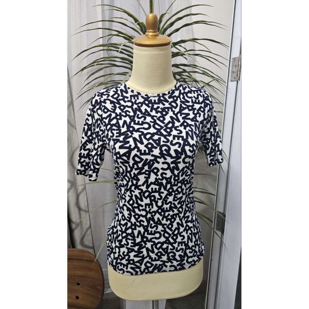 M&S Collection preloved. Tidak Pernah Dipakai. Bermotif huruf Mark and Spencer. Kaos santai untuk ja