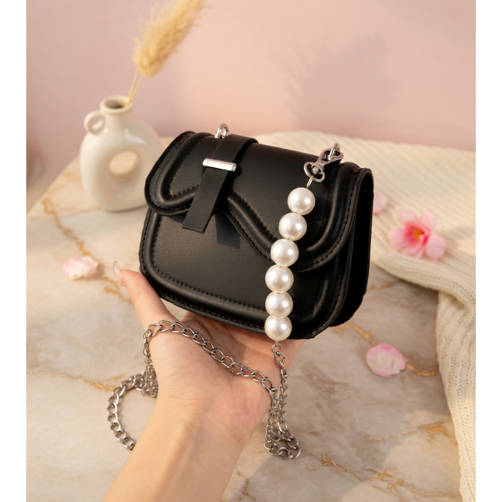 Tas Selempang Mini Wanita Pearl Chiby – Sling Bag Putih Elegan dengan Rantai Mutiara