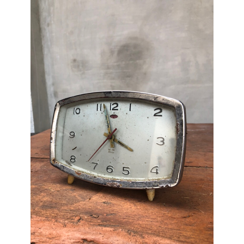 Jam weker lawas kuno