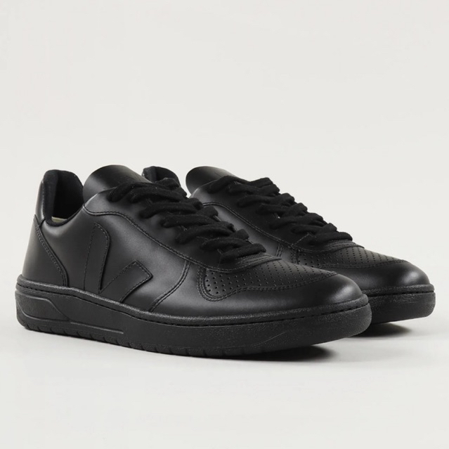 Veja V-10 Black Leather Original Resmi
