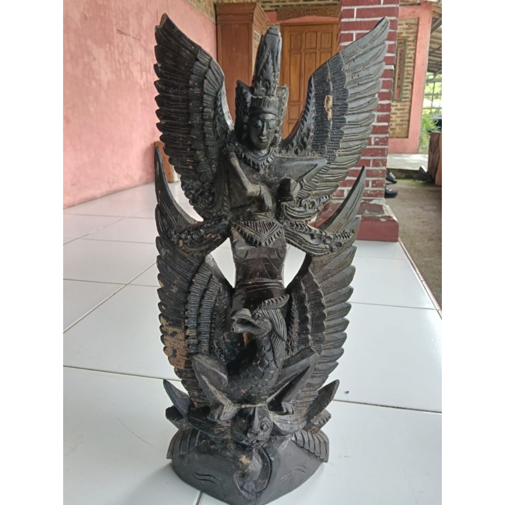 patung kayu ukiran Garuda Wisnu kencana lawas jadul antik