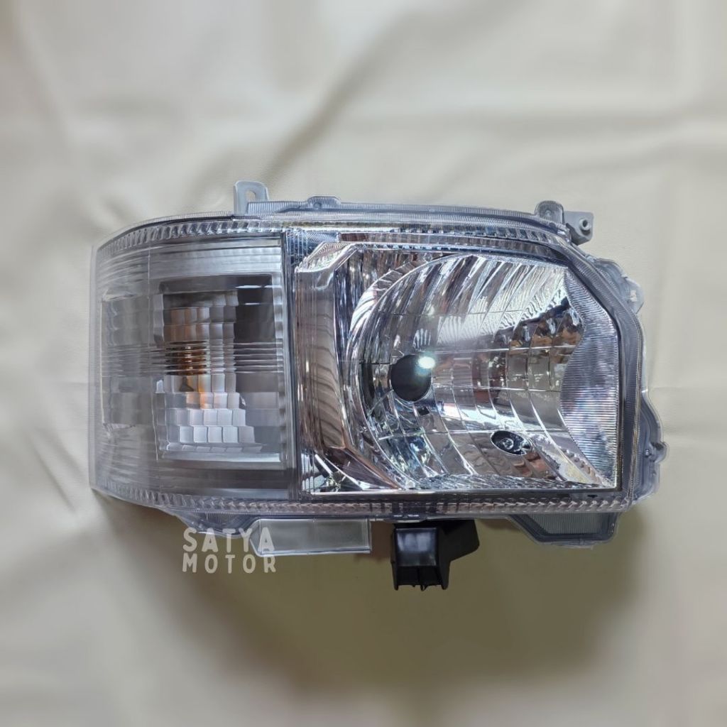 Headlamp / Lampu Depan Hiace Commuter 2004