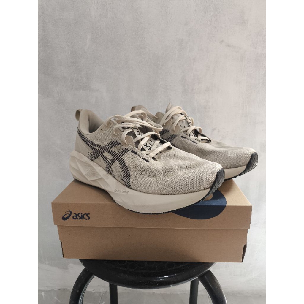Asics Novablast 5 Oatmeal Second