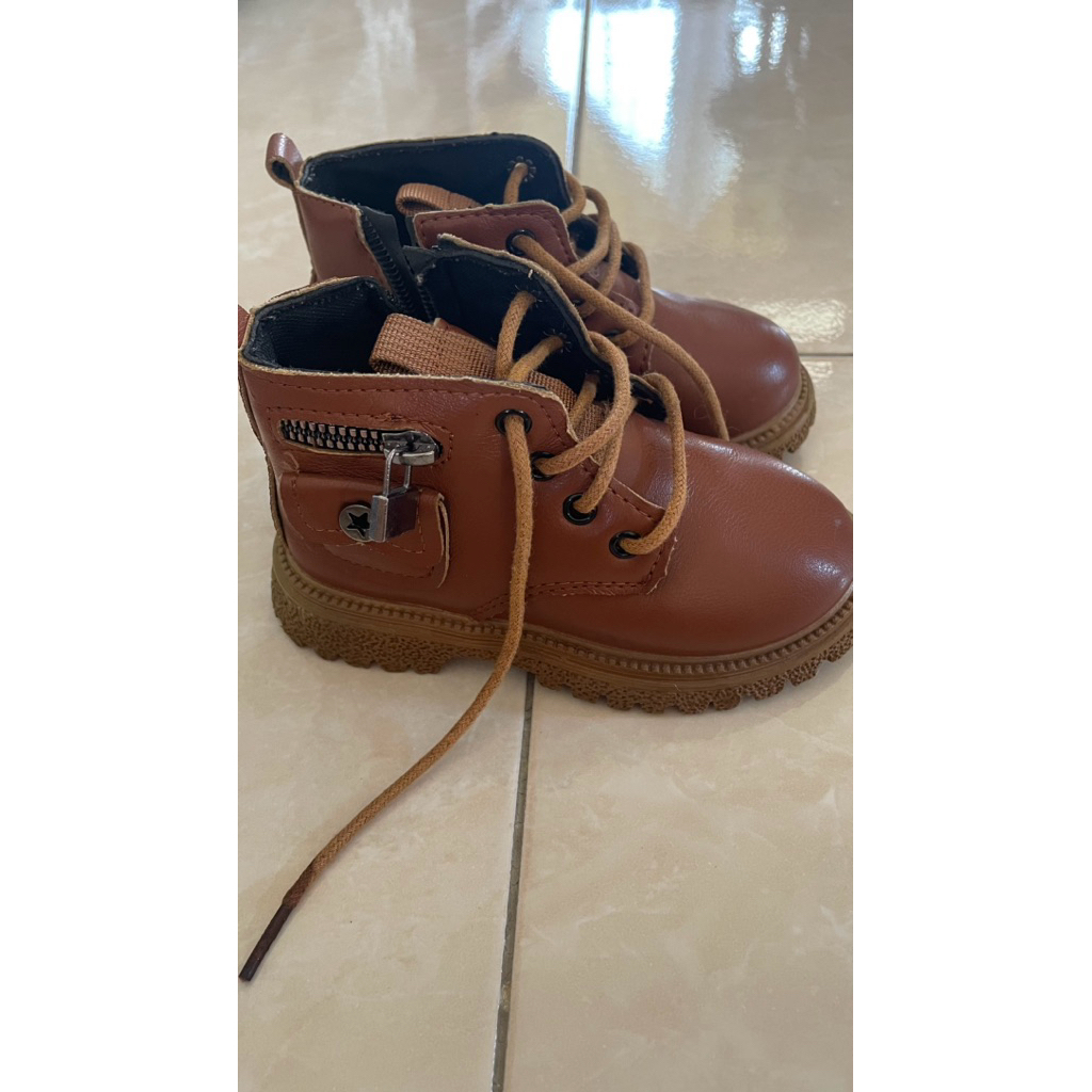 PRELOVED SEPATU BOOT ANAK NO 24