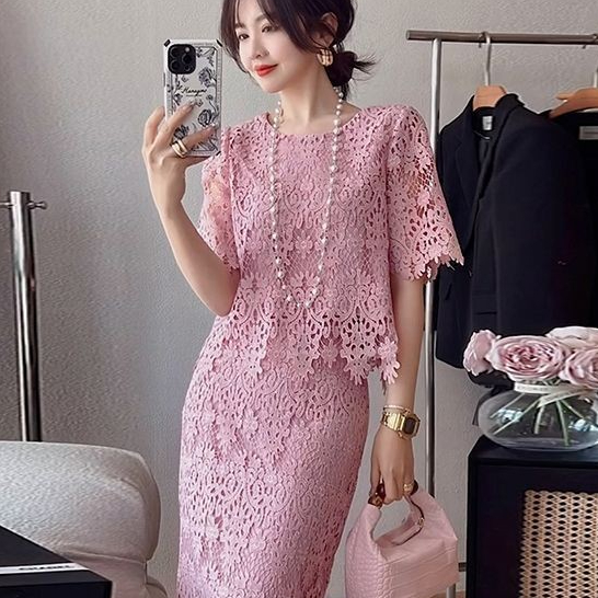 Atasan Lengan Pendek Renda dan Set Rok Setengah Gaya Chanel Kecil