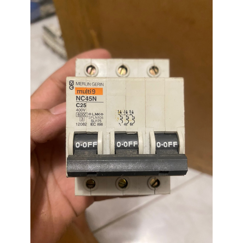 mcb 3 phase merk merlin gerin ( 6a, 10a, 16a, 20a, 25a )