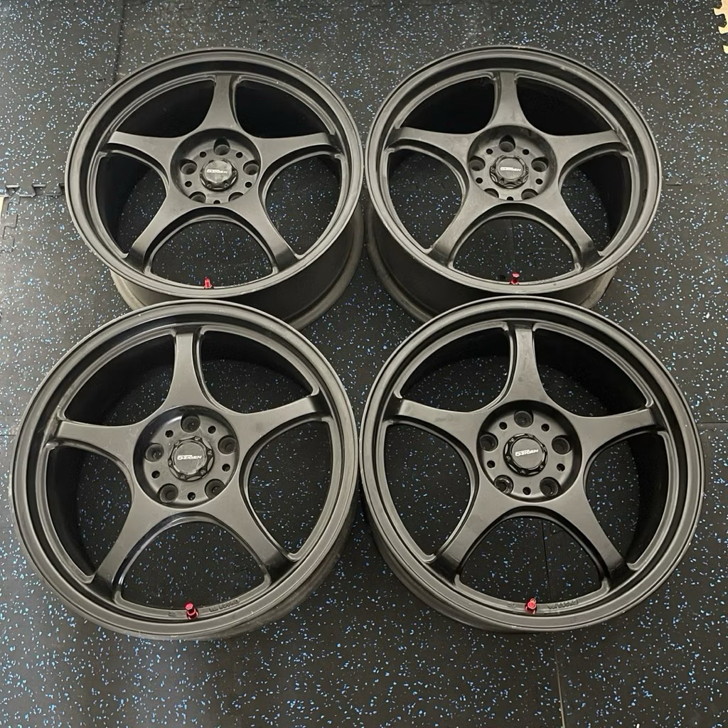 Velg Original 5Zigen FN01R-C R18. By 5Zigen Japan. Lebar 7.5. Et 48. 5x114/112. For VW Golf, Civic