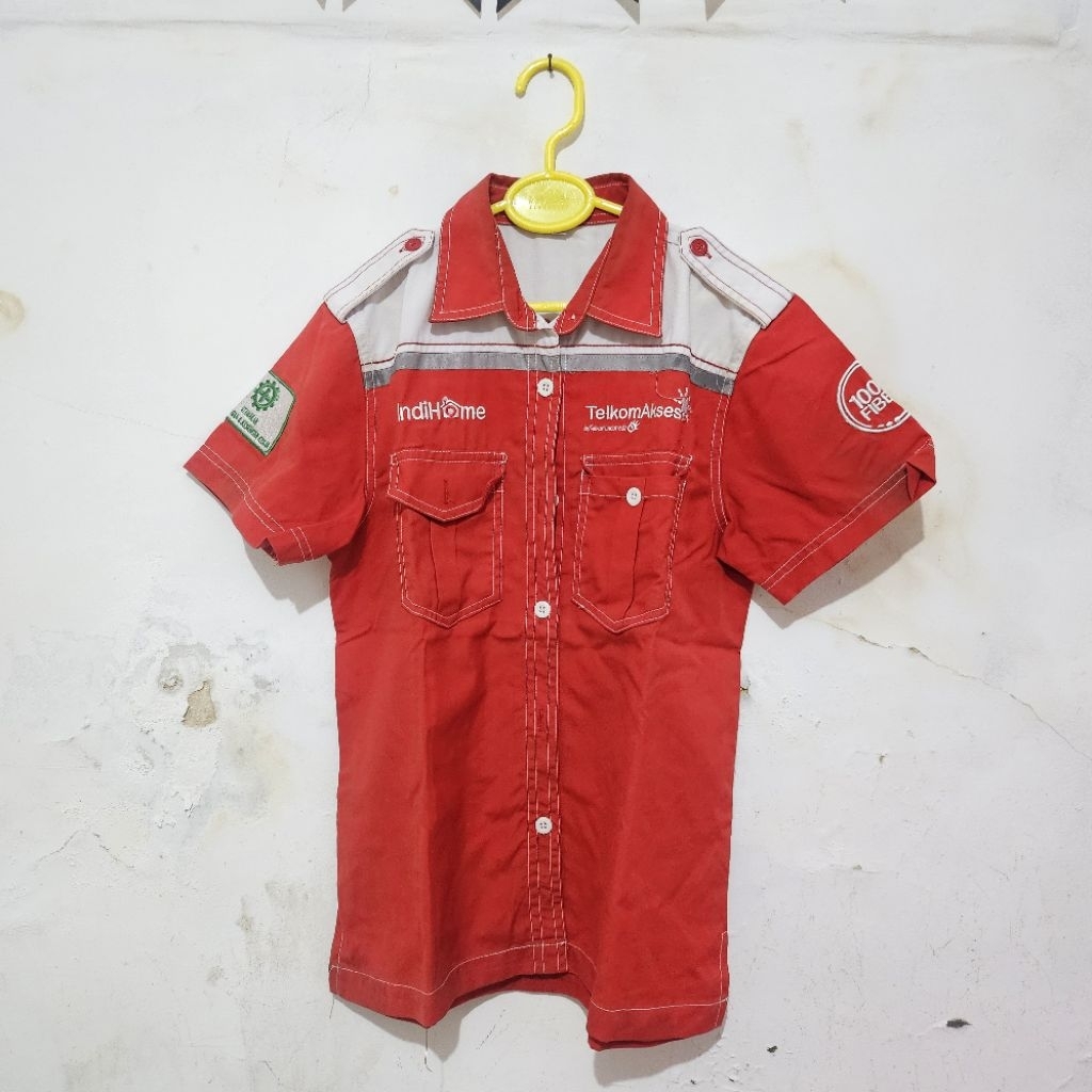 (Size S) Prelove Bekas Baju Seragam Kemeja Krah Indihome Fiber Original Telkom Akses Bekas Pakai Lay