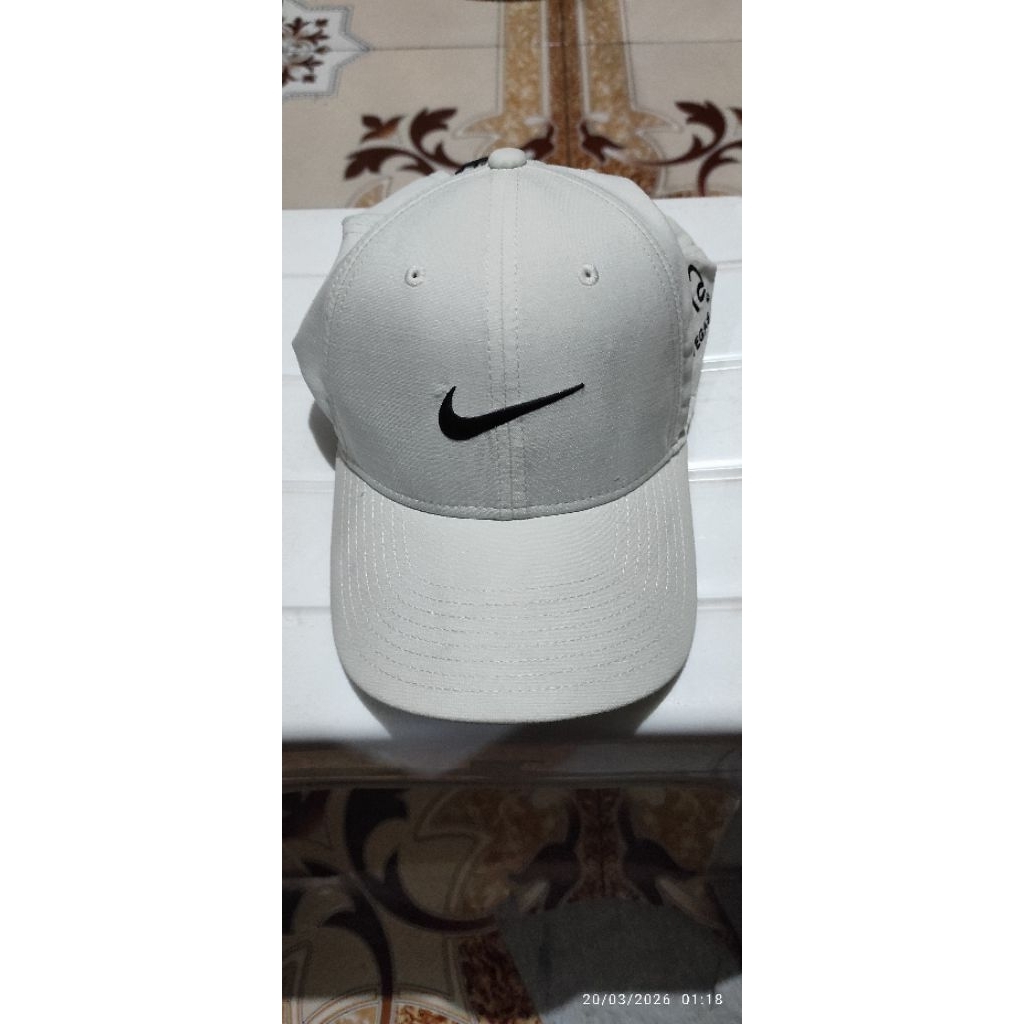 topi Nike golf putih