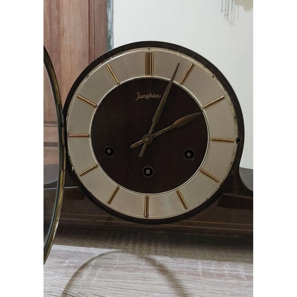 Jam meja Junghans sangat langka