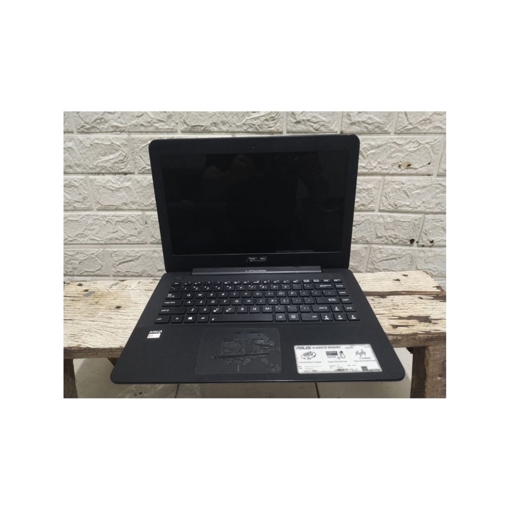 Laptop Asus X454Y Processor AMD E1-7010 Vga AMD Radeon R2