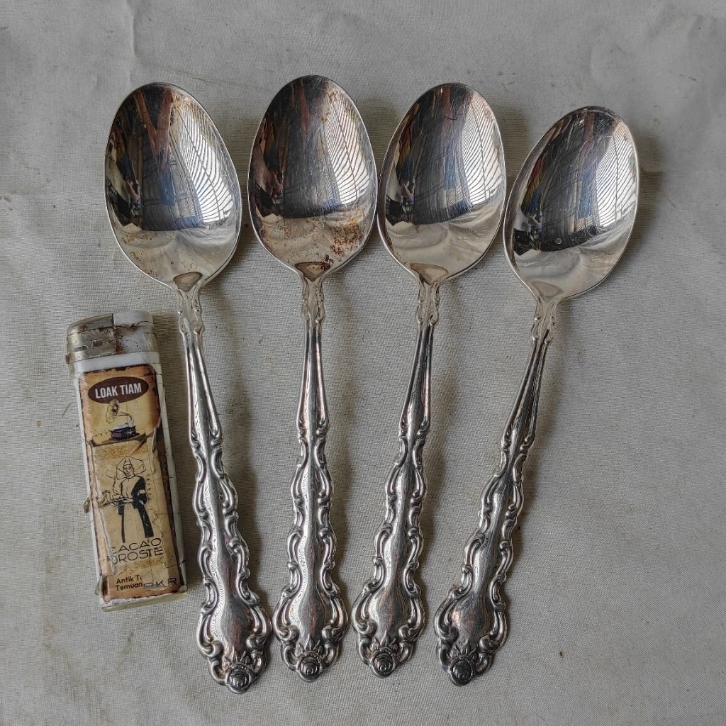 Pajangan Vintage NOS 4 Sendok alpaca Oneida community