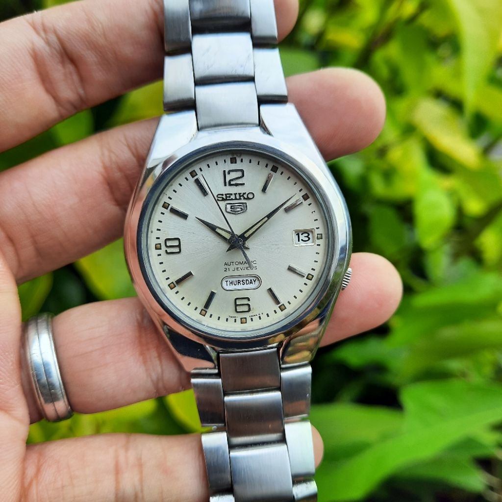 Seiko 5 Automatic SNK619K1 Beige Cream SNK619 7S26-02F0 Split Daydate