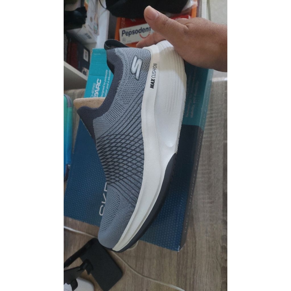 Sepatu skechers gobwalk max cushion goodyear original