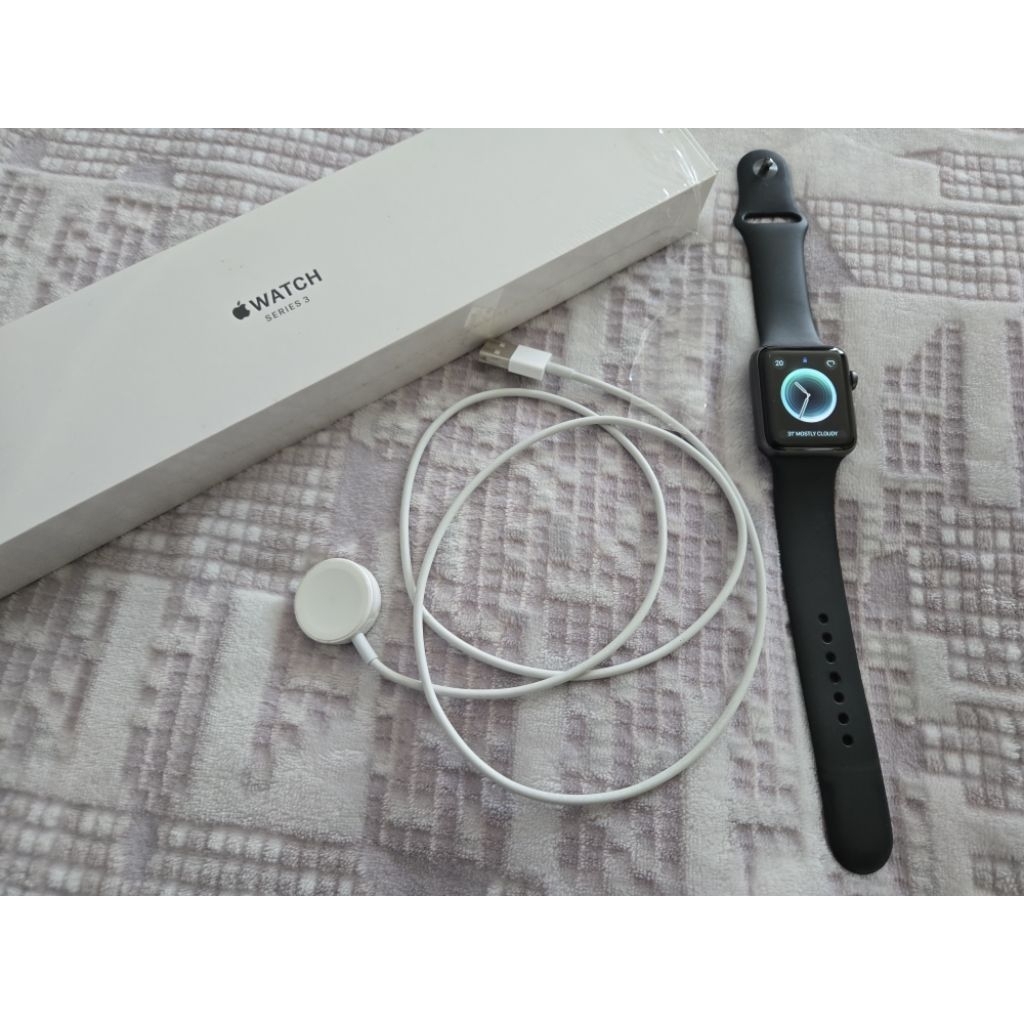 Preloved Apple watch series 3 42mm black ori
