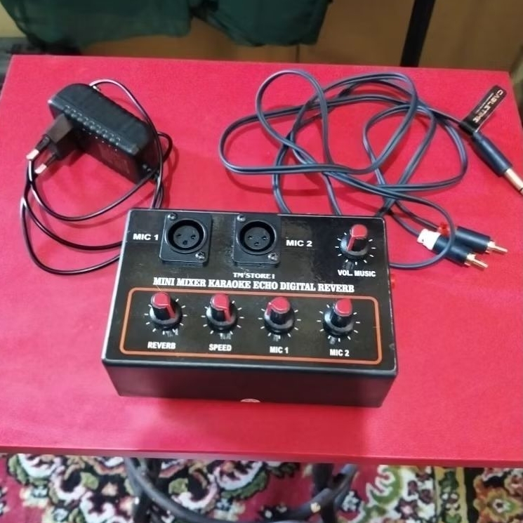 efek vocal untuk karaoke lengkap ada adaptor dan kabel koneksinya