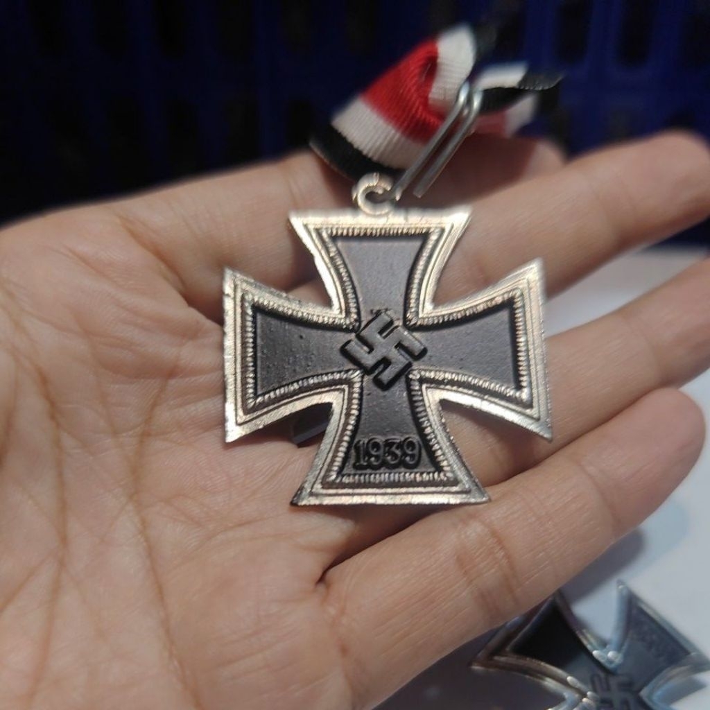 Pin German Iron Cross First & Second Class Reproduction WWII WW2 Bahan Metal
