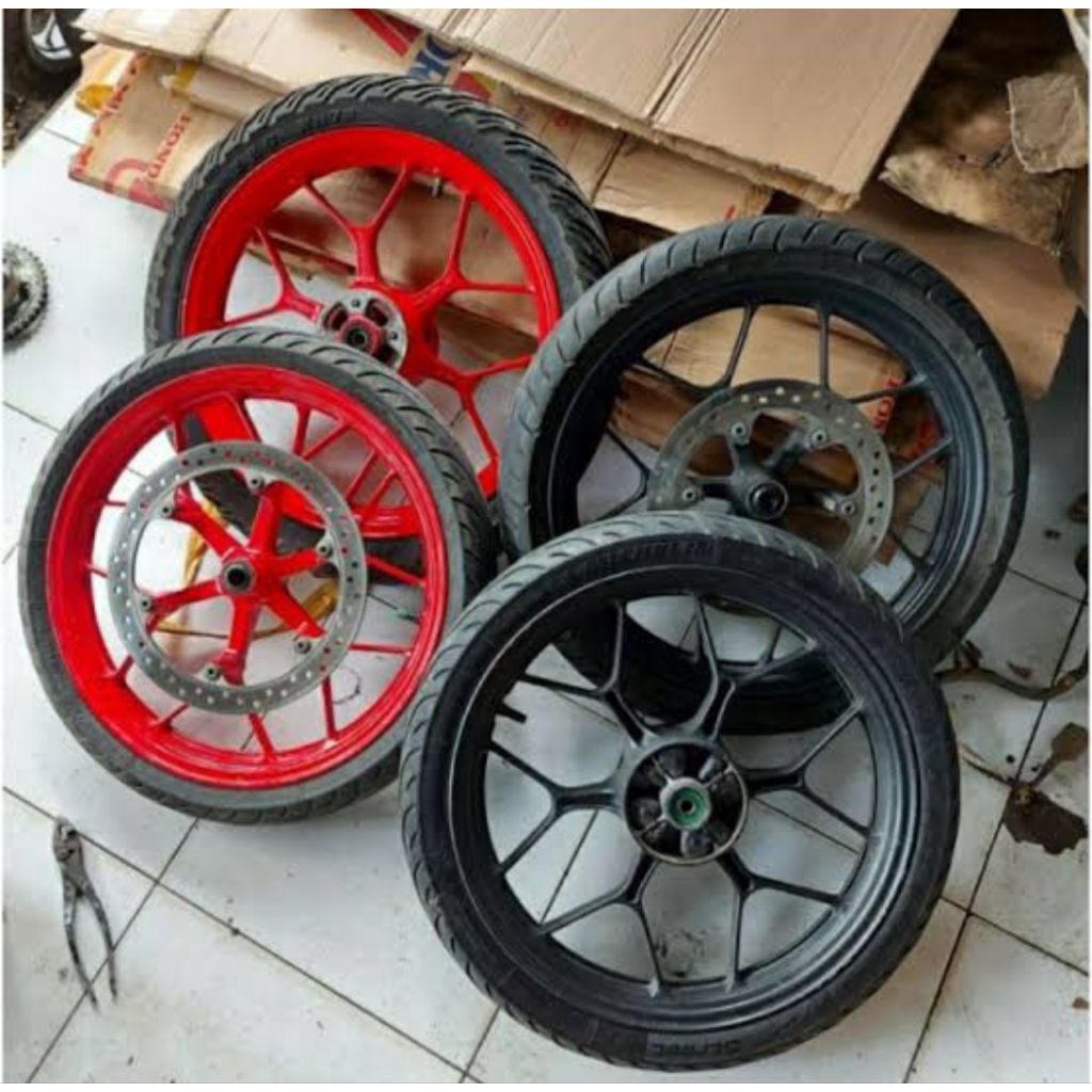 Velg set ban sonic 150r kondisi seken original cabutan masih mulus