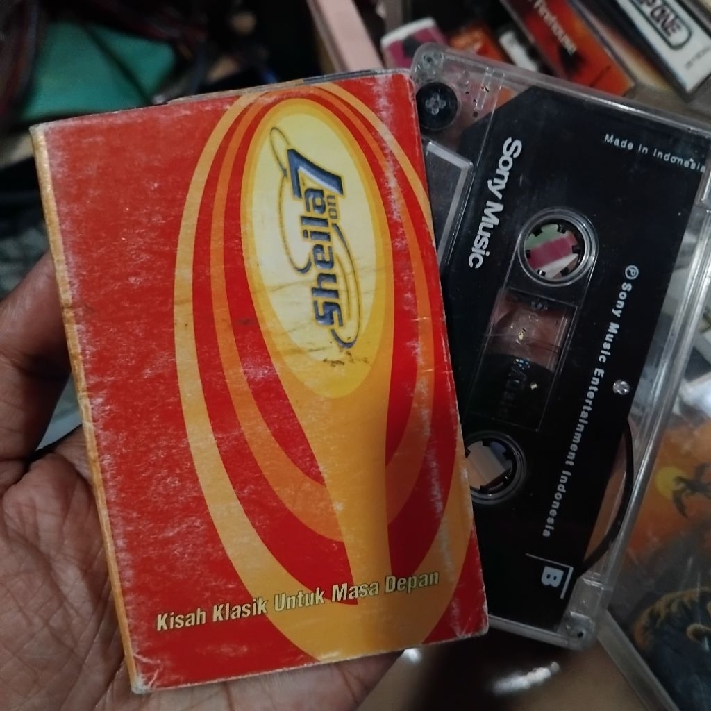 Kaset Pita Sheila on 7 Album Sebuah Kisah Klasik untuk masa depan