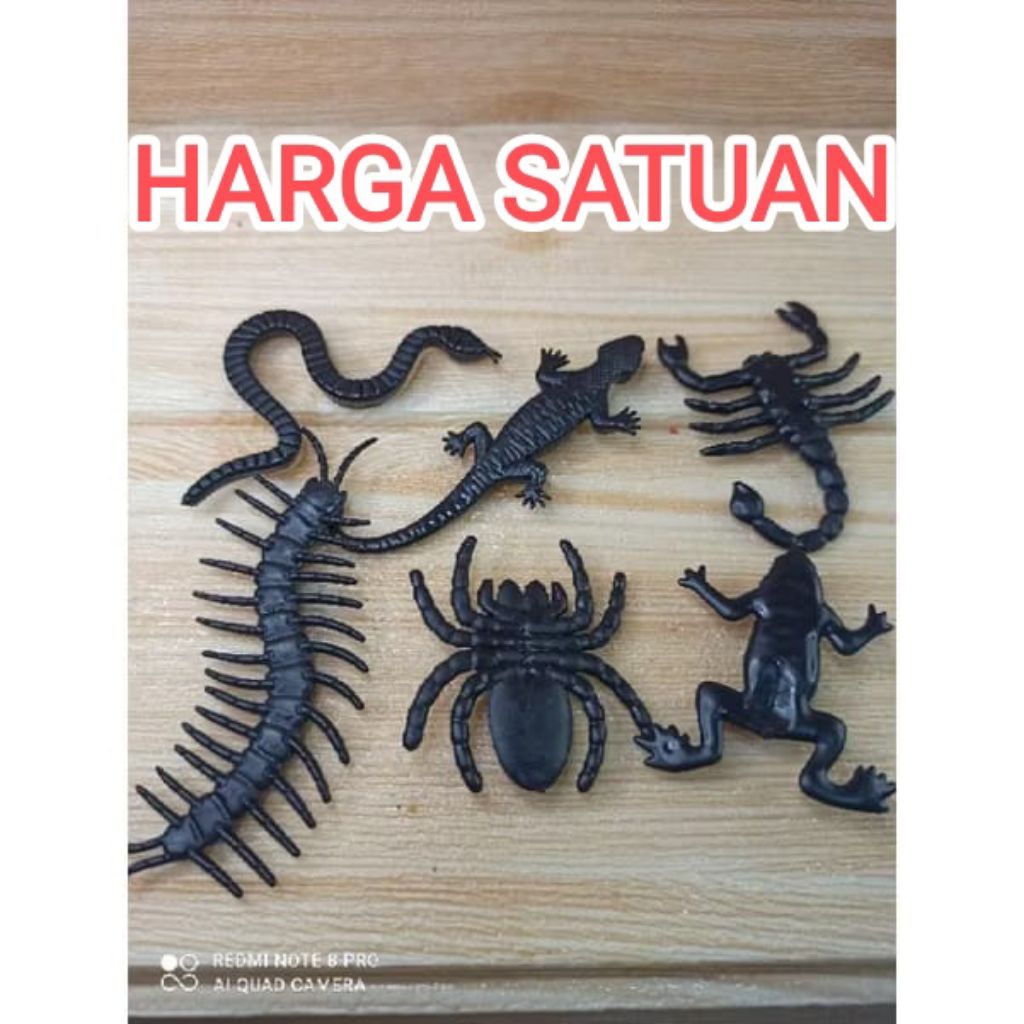 mainan hewan karet serangga hitam