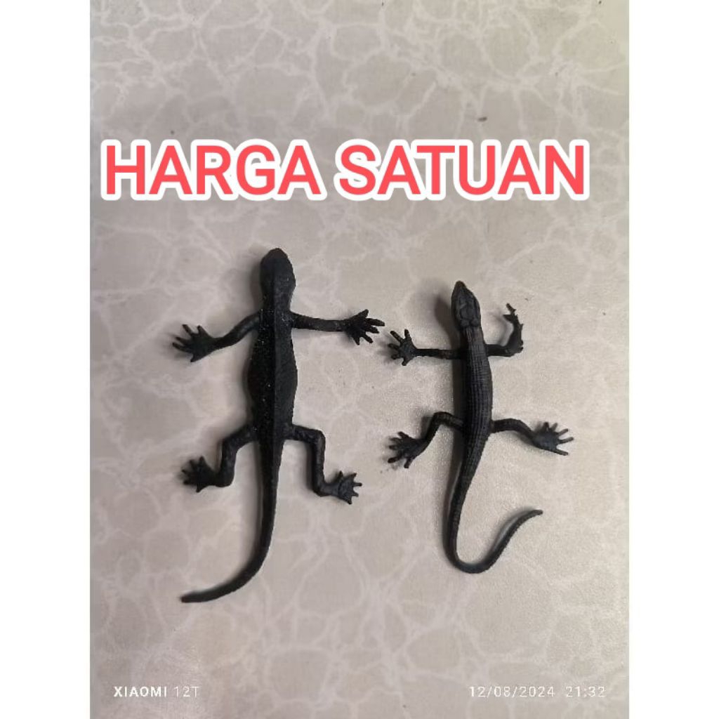 mainan hewan karet cicak kadal hitam