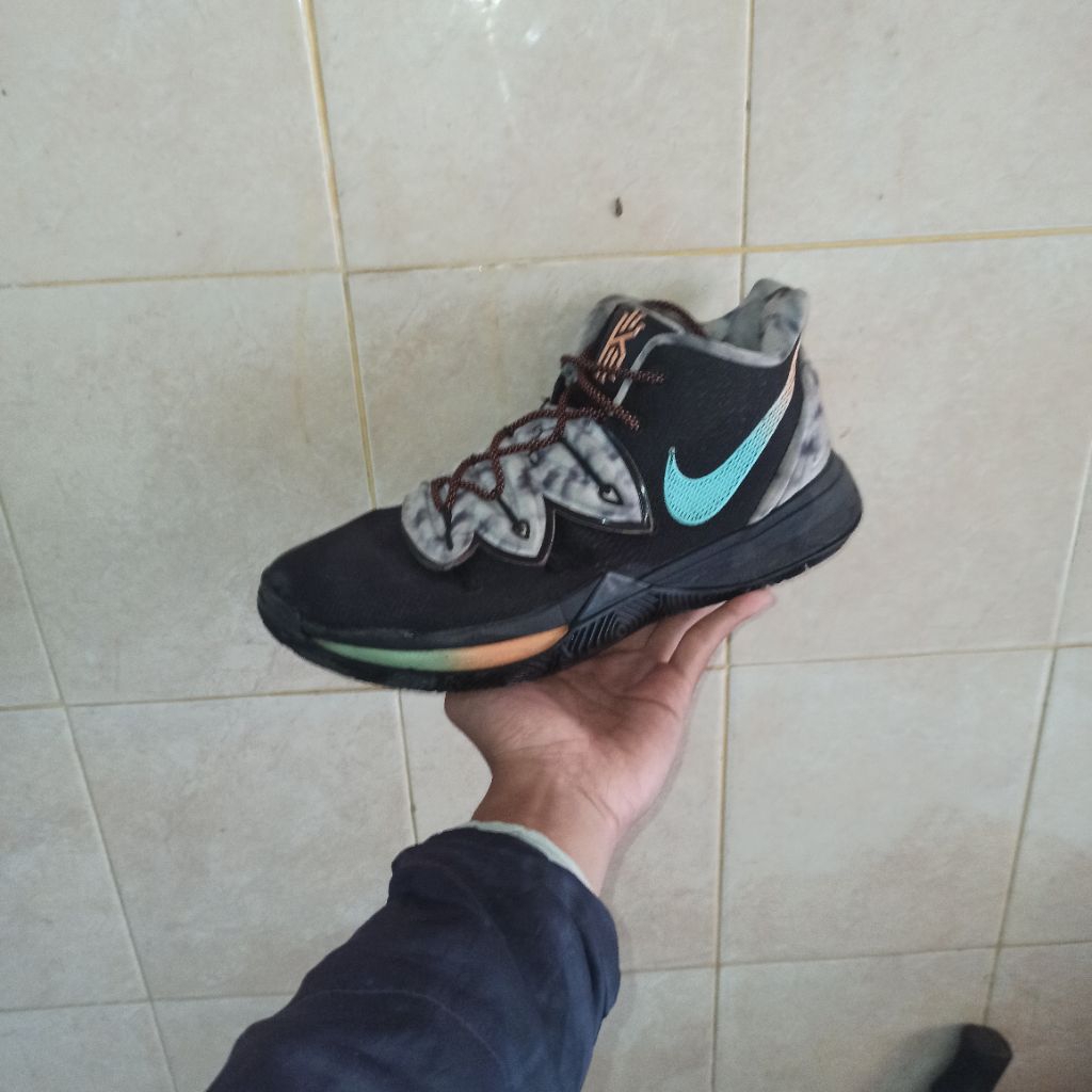 sepatu basket second nike kyrie 5 sz 44