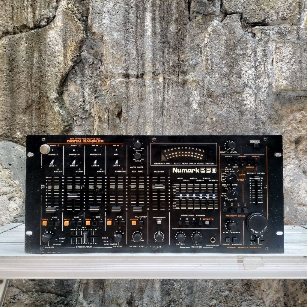 Numark DM1975 4 Channel Mixer DJ