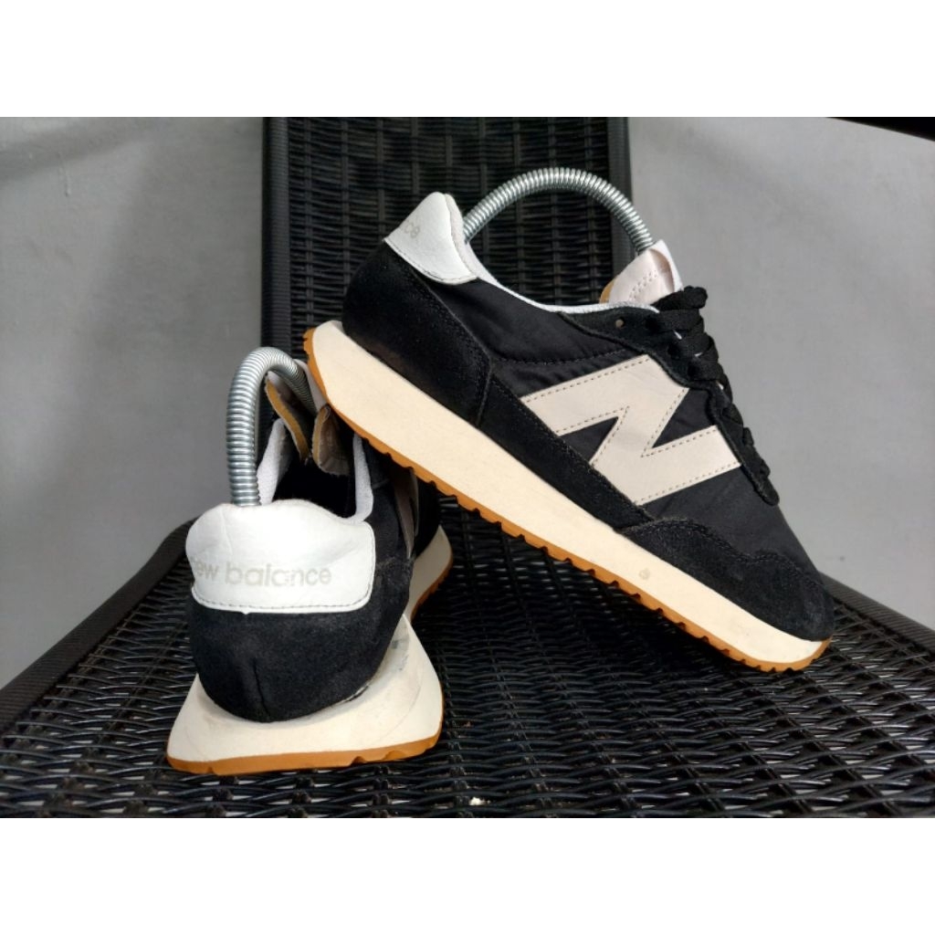 Sepatu New Balance 237